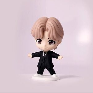 JUNGKOOK ‘BTS’ FIGURE TINY TAN